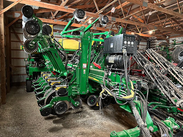 front view 1 of the John Deere 17 95 N T planter