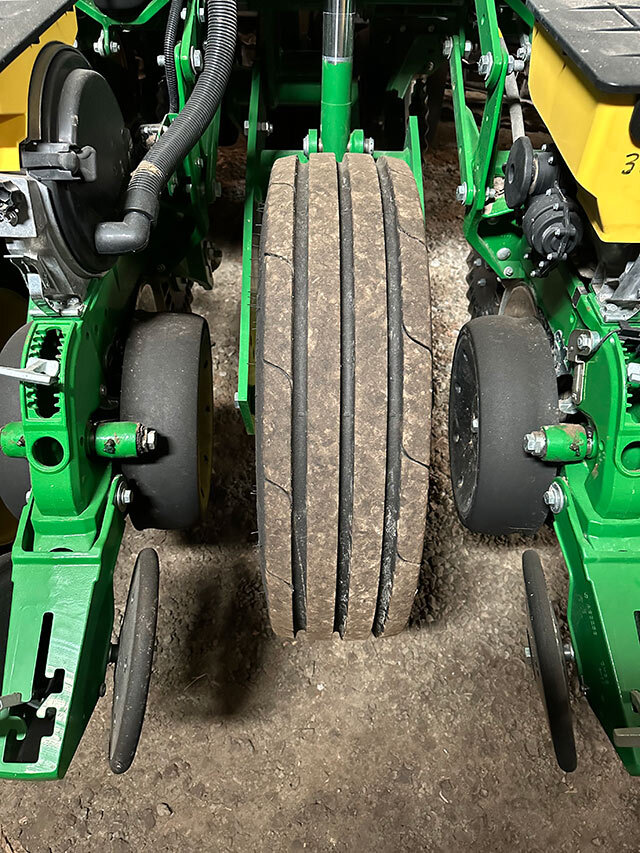 view 1 of a carrier wheel on the John Deere 17 95 N T planter