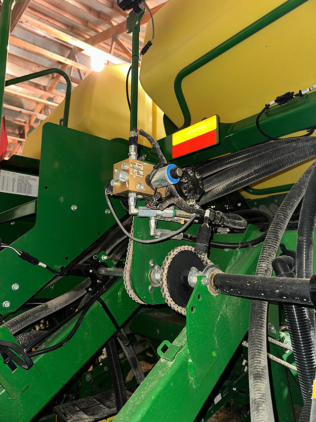 rear view 1 of the John Deere 17 95 N T planter
