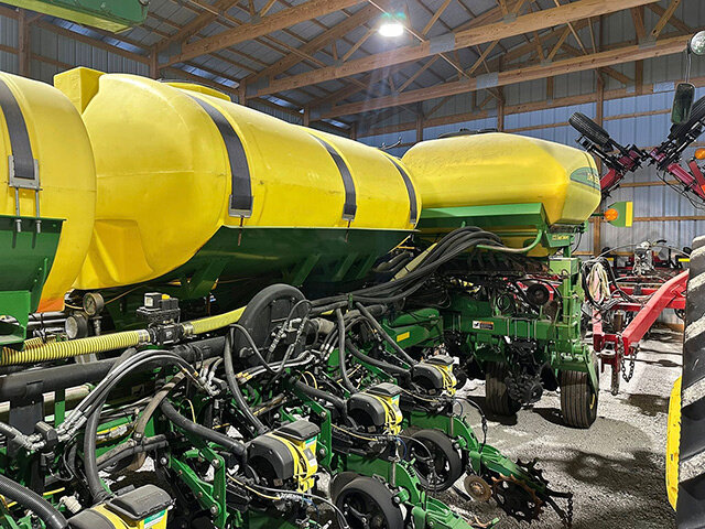 side view 2 of tanks on a John Deere 17 70 N T planter