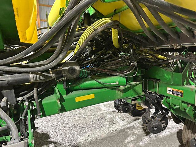 side view 1 of the tongue on a John Deere 17 70 N T planter