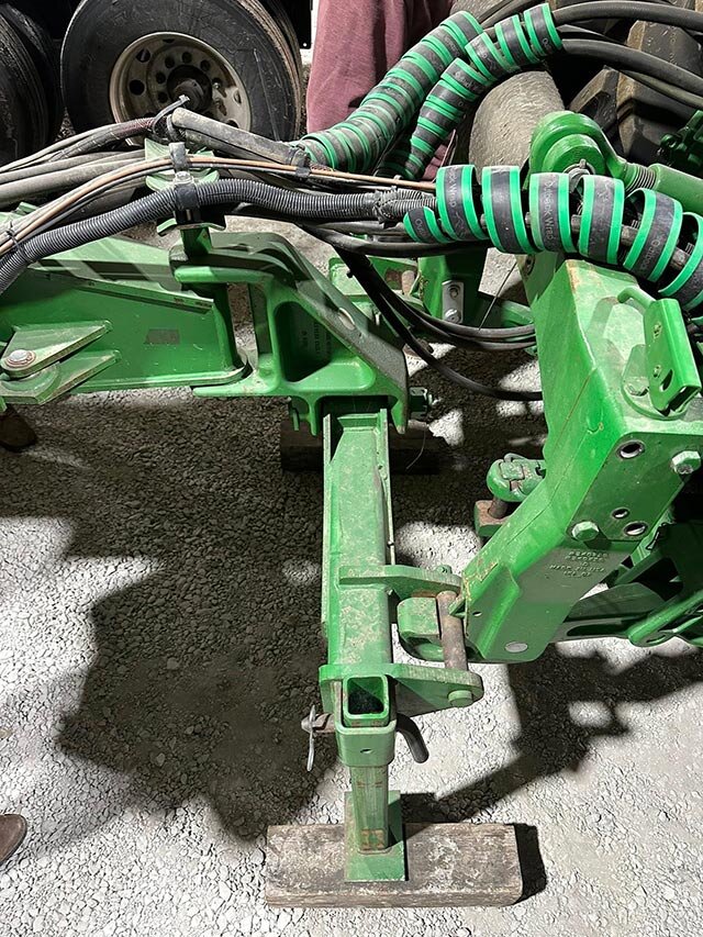 view of the 2 point hitch on a John Deere 17 70 N T planter