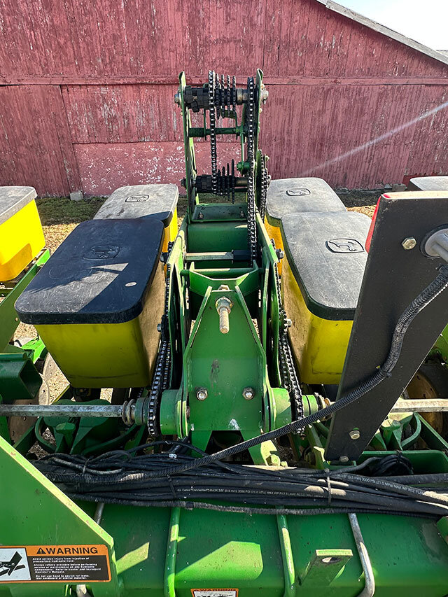 view 2 of the seed population sprockets on the 2008 John Deere 17 60 12 row 30 inch planter