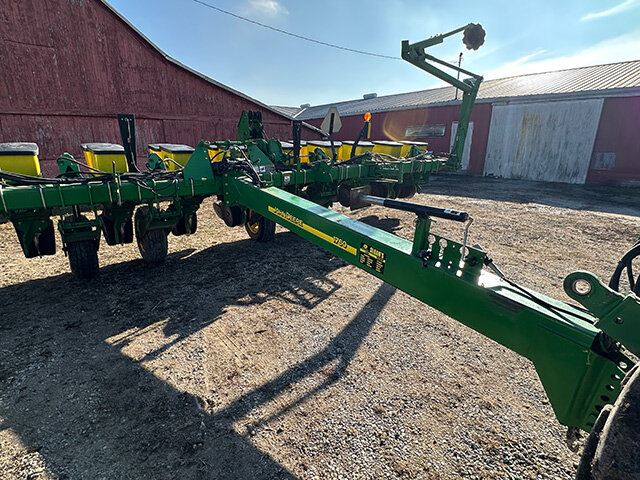 front view 1 of the 2008 John Deere 17 60 12 row 30 inch planter